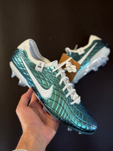 Load image into Gallery viewer, Nike Tiempo Legend 10 Elite SE FG - Emerald
