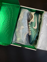 Load image into Gallery viewer, Nike Tiempo Legend 10 Elite SE FG - Emerald
