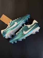 Load image into Gallery viewer, Nike Tiempo Legend 10 Elite SE FG - Emerald
