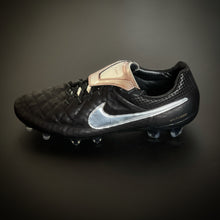 Load image into Gallery viewer, Nike Tiempo Legend V Premium FG - Totti
