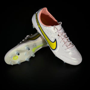 Nike tiempo 2024 white and yellow